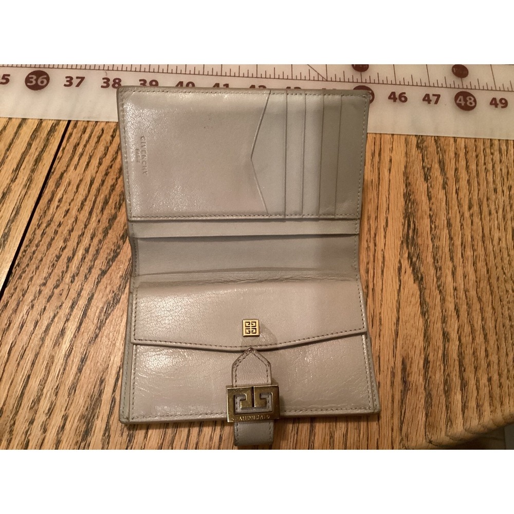 Givenchy Goatskin Diamond Quilted GV3 medium wallet Aubergine - Picture 4 of 14